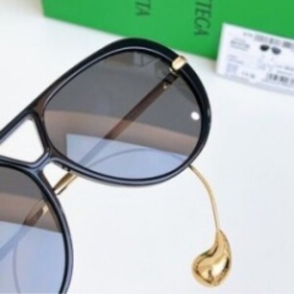 Bottega Veneta’s Stylish Black Gradient Lenses main image 4